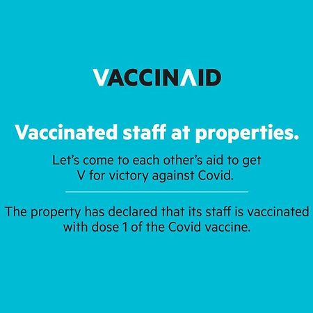 Vaccinated Staff- Oyo Townhouse 105 Khar West Station Hotel Mumbai  Buitenkant foto