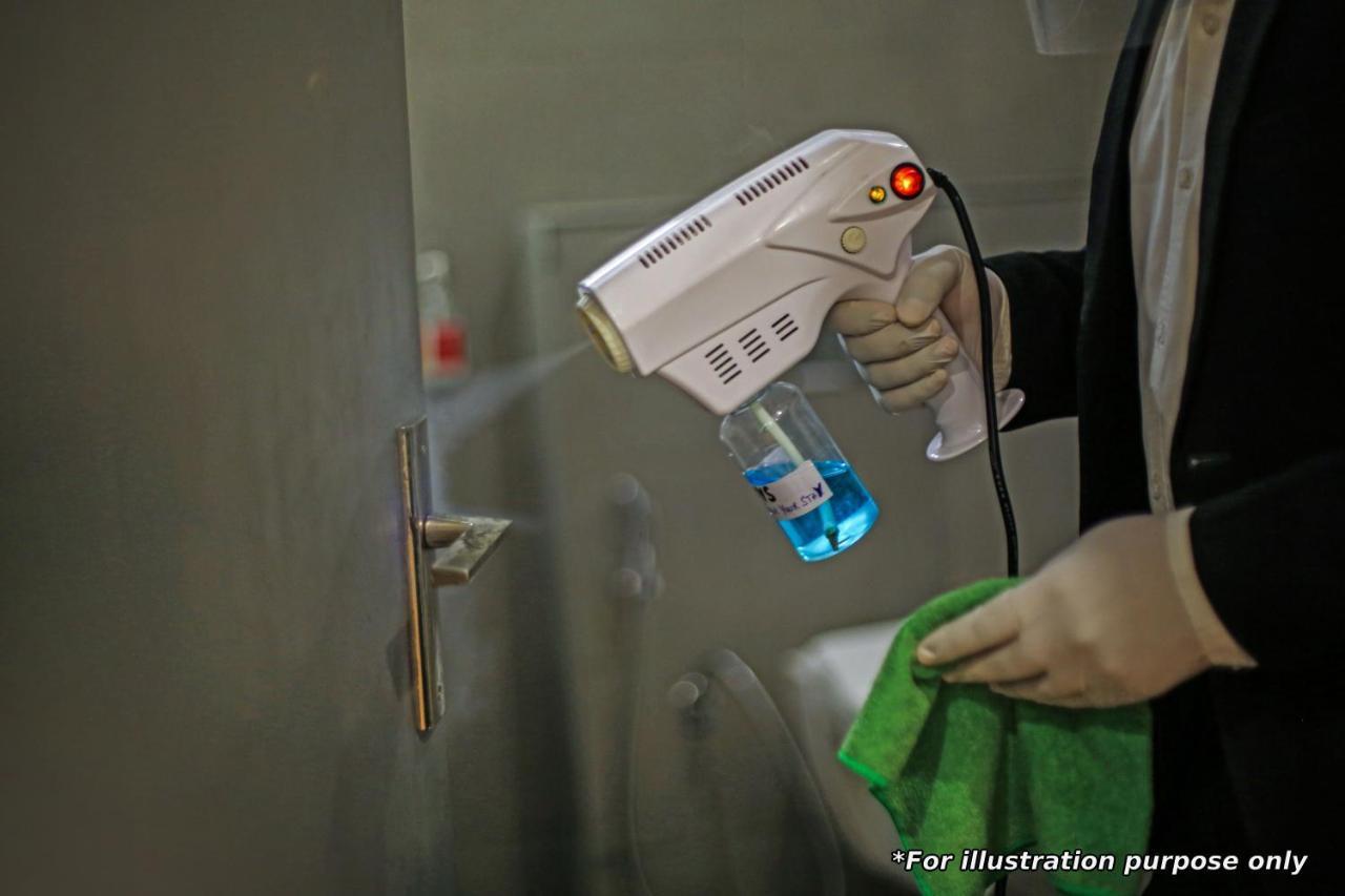 Vaccinated Staff- Oyo Townhouse 105 Khar West Station Hotel Mumbai  Buitenkant foto
