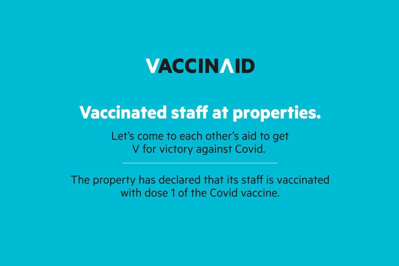 Vaccinated Staff- Oyo Townhouse 105 Khar West Station Hotel Mumbai  Buitenkant foto