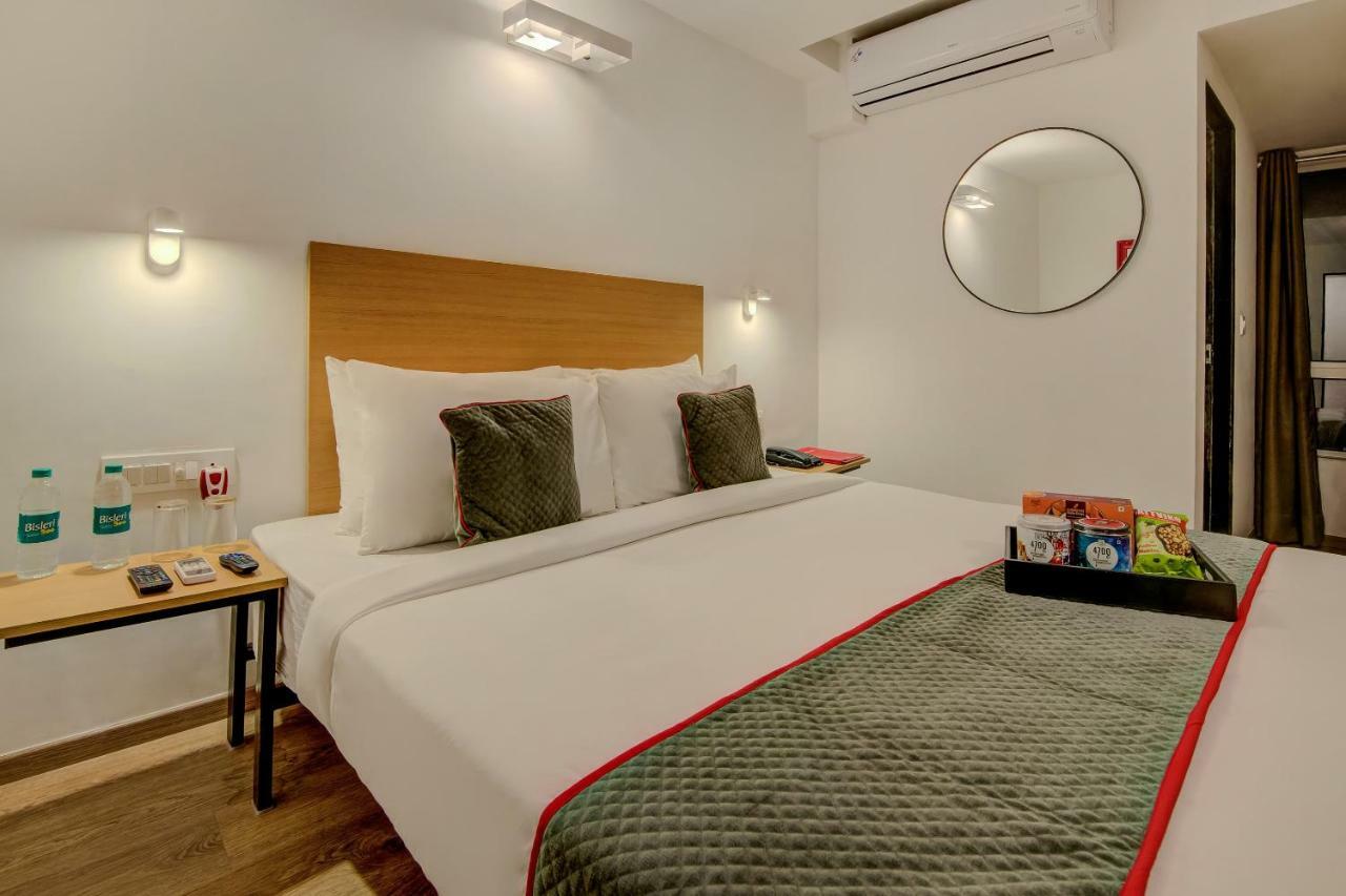 Vaccinated Staff- Oyo Townhouse 105 Khar West Station Hotel Mumbai  Buitenkant foto